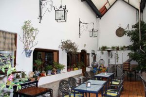 161_Restaurante-El-Caballo-Patio_1651